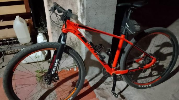 Un joven robó una bicicleta tras levantar el portón de una casa