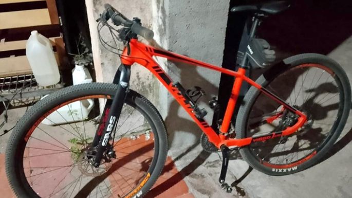 Levantó un portón y sustrajo una bici, pero lo detuvieron: es menor de edad