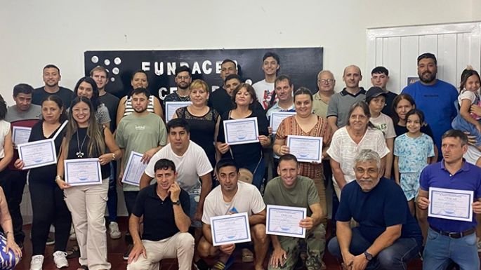 Recibieron sus títulos en oficios