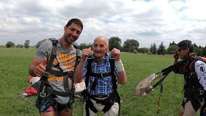 Falleció "Coco" Giusti, el abuelo que rompió un récord al saltar en paracaídas