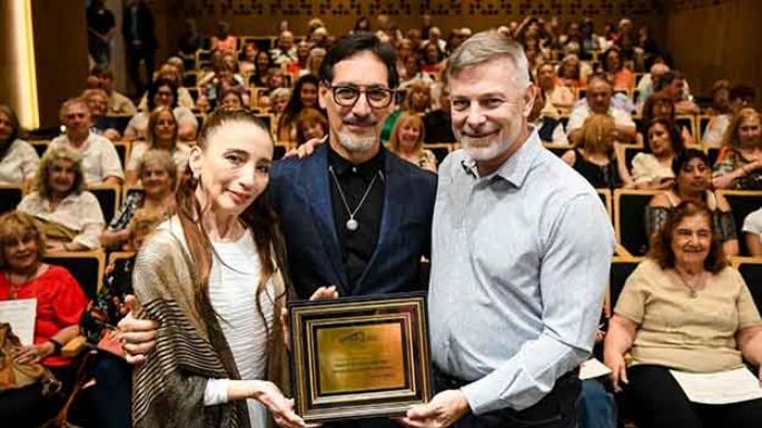 Reconocimiento a la bailarina Alejandra González en Córdoba