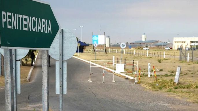 Bouwer: exigen investigar la muerte de dos internas