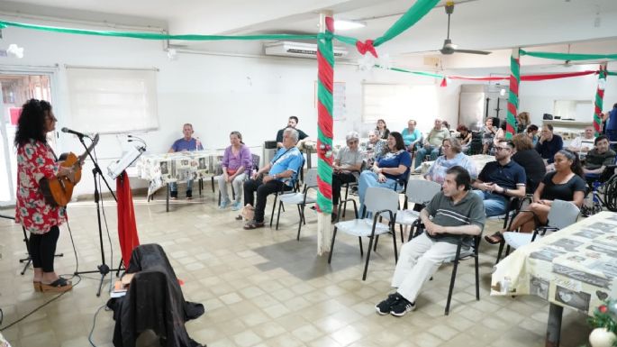Compartieron una actividad navideña en el Hogar de Ancianos