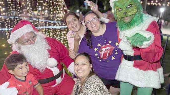 Una tarde con Papá Noel y el Grinch