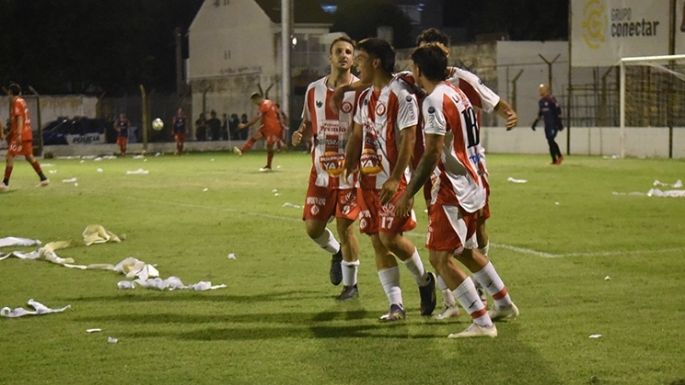 Alumni gritó campeón