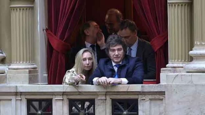 En medio de un espeso clima, juraron los nuevos diputados