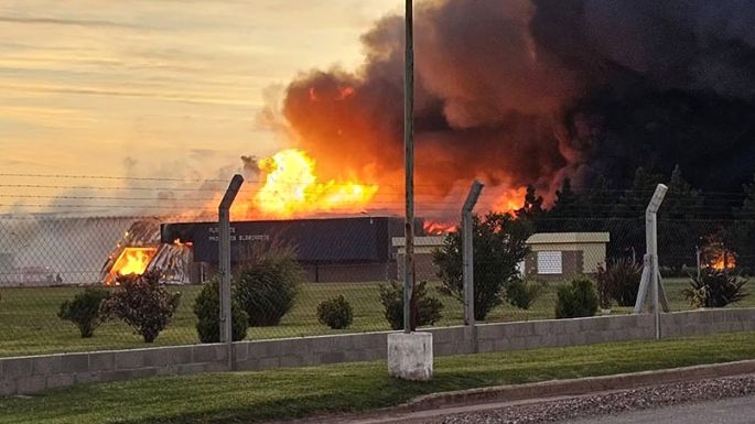 Voraz incendio destruyó gran parte de la planta de Manisel