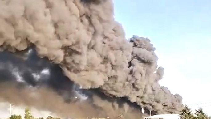 Voraz incendio destruyó gran parte de la planta de Manisel
