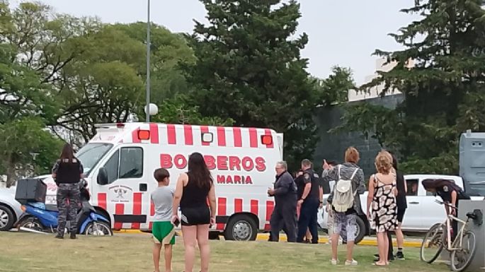 Un motociclista cayó tras perder el control en el acceso al puente Alberdi