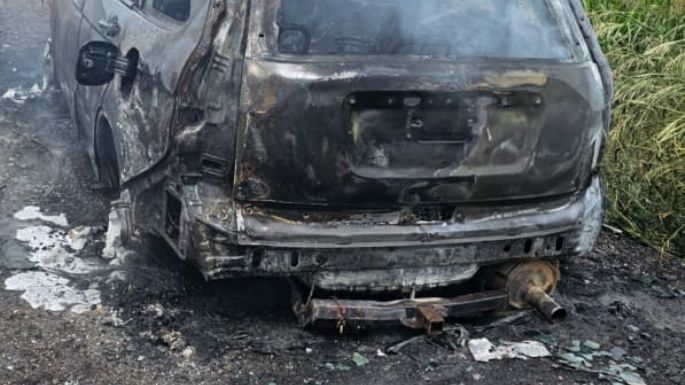 Dos motociclistas heridos y un auto incendiado en Ruta 2