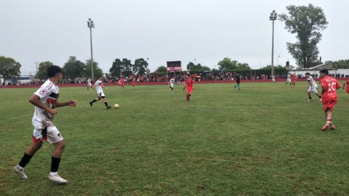 Hipólito Yrigoyen y Colón empataron 1-1 en la ida de semifinales