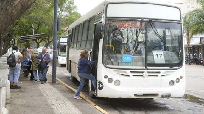 Cada vez más viajan en bondi