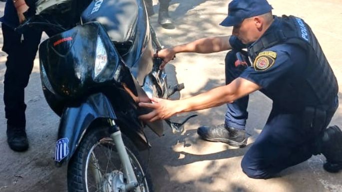 Detuvieron a tres hombres por distintos delitos y recuperaron una moto robada