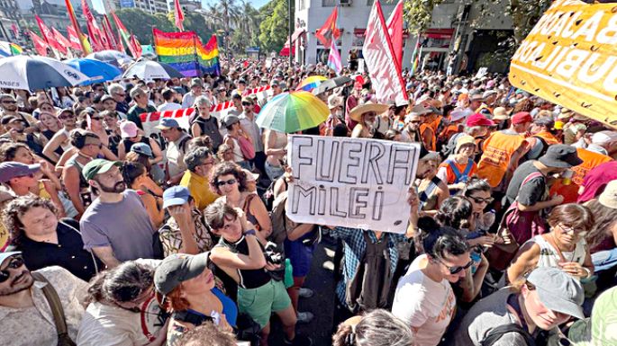 Hoy marchan más de 15 gremios estatales