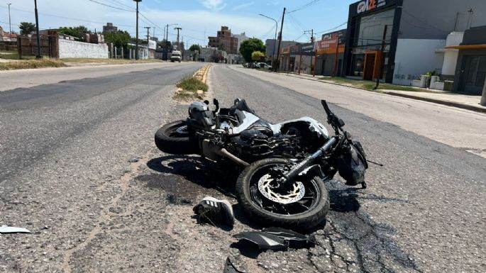 Corre riesgo la vida de un joven motociclista tras un accidente