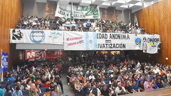 Masivo rechazo al intento privatización de la EPEC