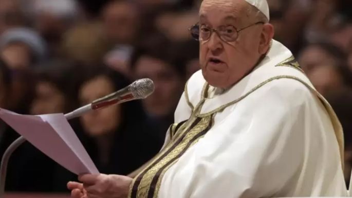 Internaron al Papa para que continúe su tratamiento contra la bronquitis