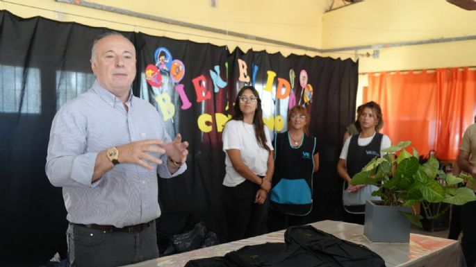 Entregaron 2.000 kits escolares a estudiantes de nivel primario y secundario