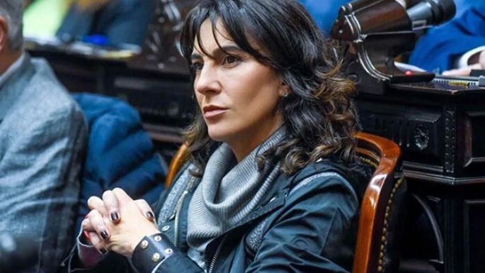 Con la firma de De la Sota