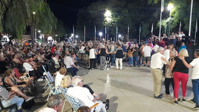 Gran baile en la plaza