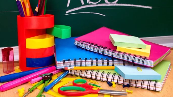 Entrega de kits escolares para el inicio del ciclo lectivo en Villa Nueva