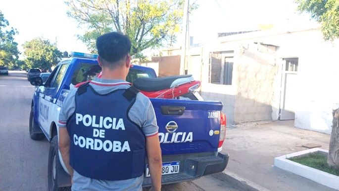 Amenazó a  su expareja y se llevó a su hijo
