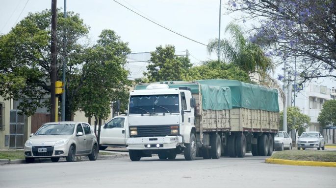 Prohiben la circulación de camiones de gran porte por la Colón, Vélez Sarsfield y Argentino