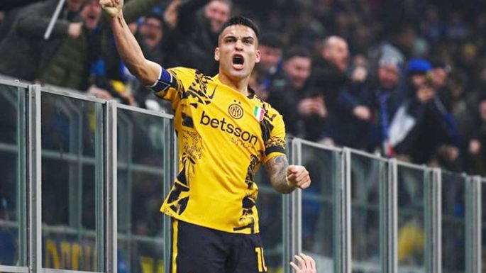 Martínez: gol, punta y récord