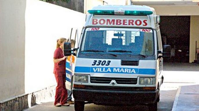 Un hombre sufrió traumatismo de cráneo al chocar contra un acoplado estacionado