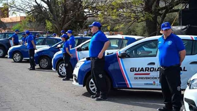 Presentan la Guardia Local