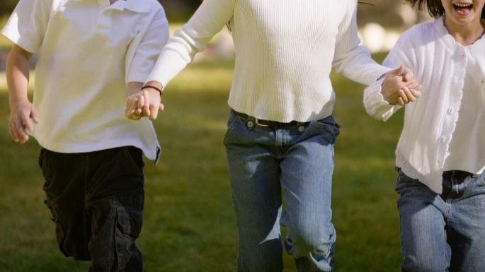 Convocan a familias interesadas en adoptar a tres hermanos de 13, 9 y 7 años