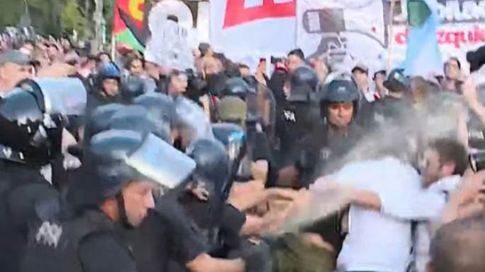 Palos y calabozo para los jubilados