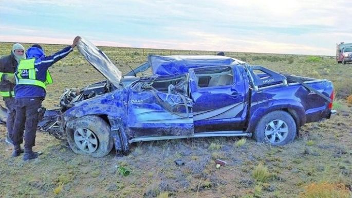 Trágico vuelco de una pareja de recién  casados: ella murió; él, está grave