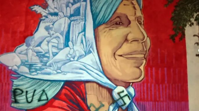 Pintadas fascistas sobre la imagen de Madres y Abuelas