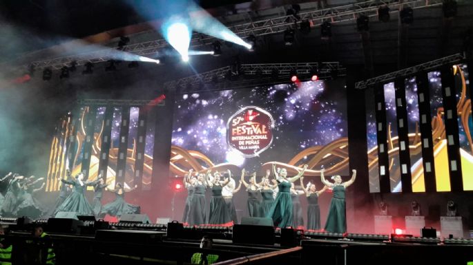Las academias de baile locales subieron al escenario