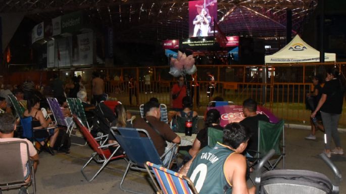 Afuera del Anfi también se disfruta del Festival de Peñas