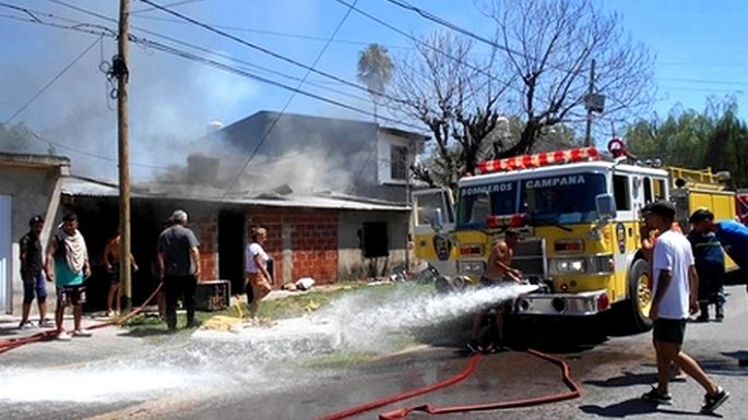 Cuatro nenes murieron al incendiarse una casa