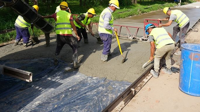 Más de siete cuadras de pavimentación