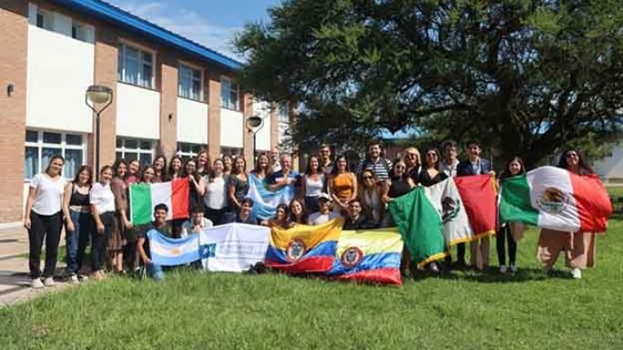 Hay trece estudiantes nuevos de otros países