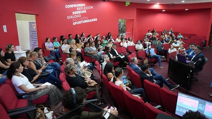 El dengue, en el centro de la escena con expertos foráneos