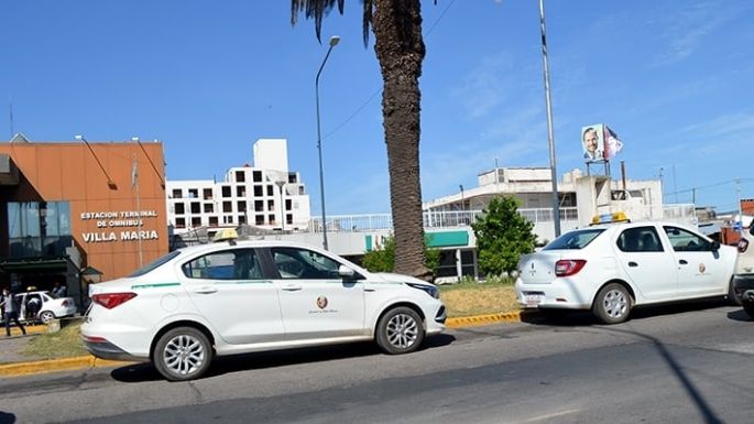 Taxistas se reúnen con Accastello