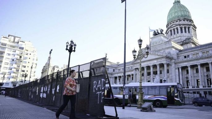 El centro porteño, cercado ante la proximidad de la nueva protesta