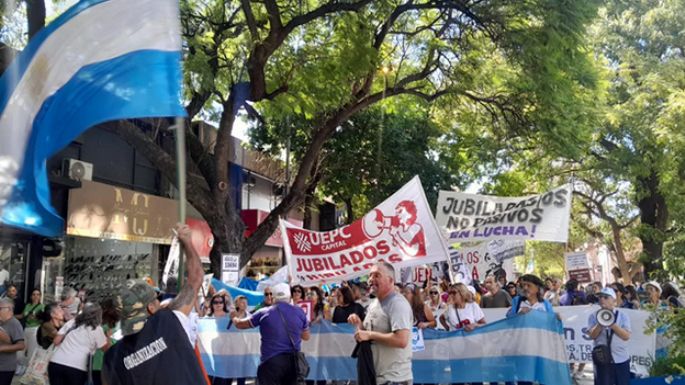 Masiva marcha de jubilados  que reclaman por sus derechos