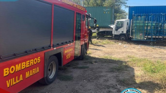Un tren embistió a un camión en el cruce de la Fábrica Militar