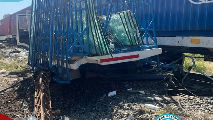 Un tren embistió a un camión en el cruce de la Fábrica Militar