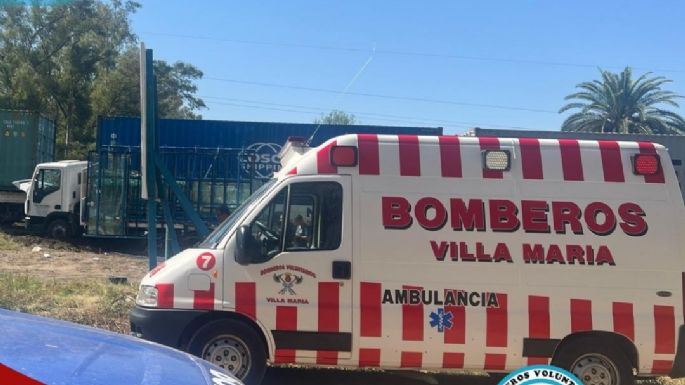Un tren embistió a un camión en el cruce de la Fábrica Militar