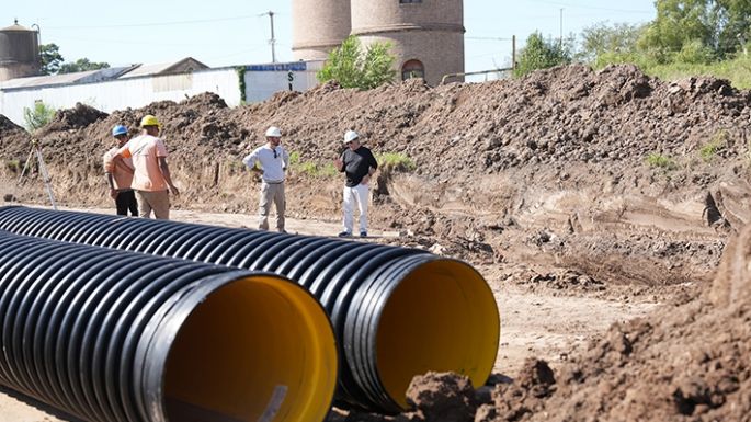 El municipio destacó el avance de la  obra hidráulica sobre el bulevar Alvear