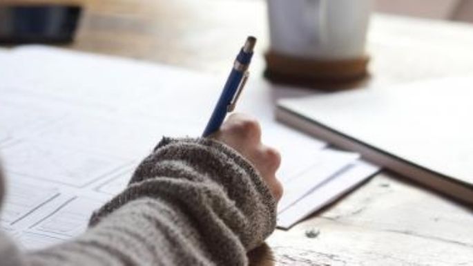Voces que perduran: lanzaron concurso literario para adultos mayores