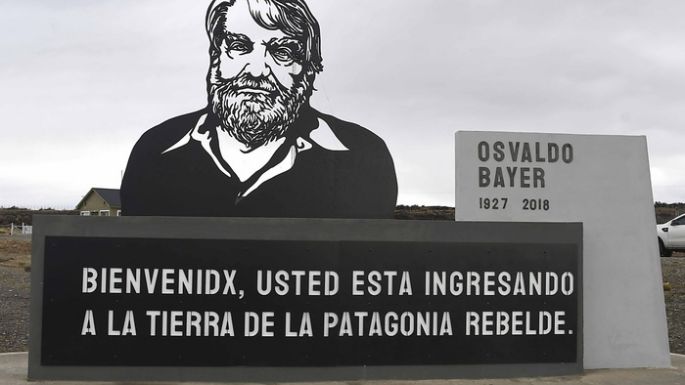 El Gobierno de Milei demolió un monumento a Osvaldo Bayer