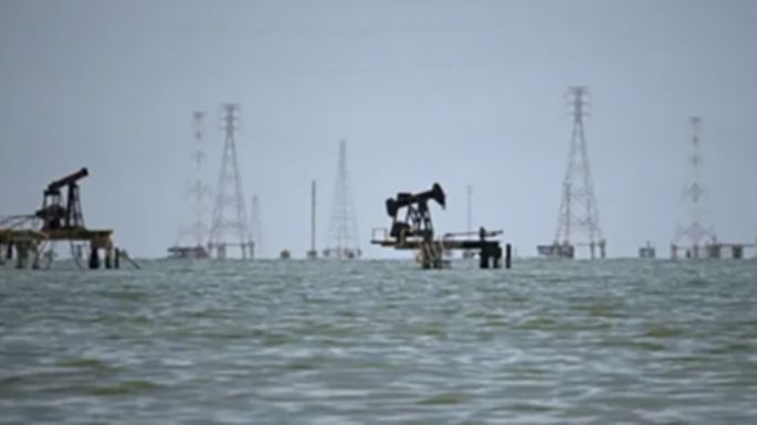 Se hundió una barcaza petrolera